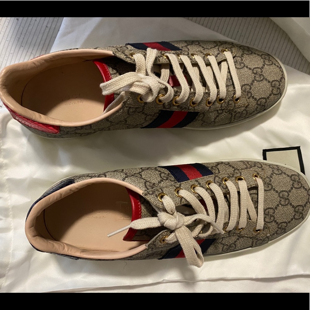 Women’s Gucci sneakers